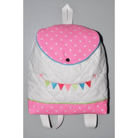 Sac a dos rose enfant guirlande fanion brodée personnalisée au nom au dessus de la guirlande