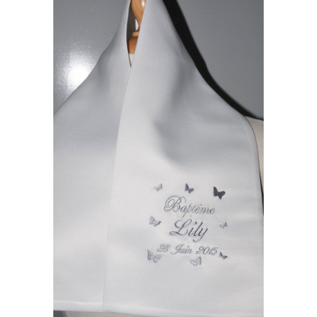 écharpe de baptême bébé papillons personnalisée brodée pour fille ou garà§on (ici gris)