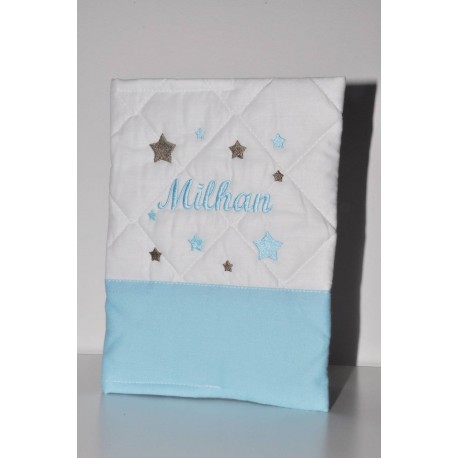cadeau naissance: protège-carnet de santé bleu layette brodé étoiles bleu/taupe personnalisé au nom