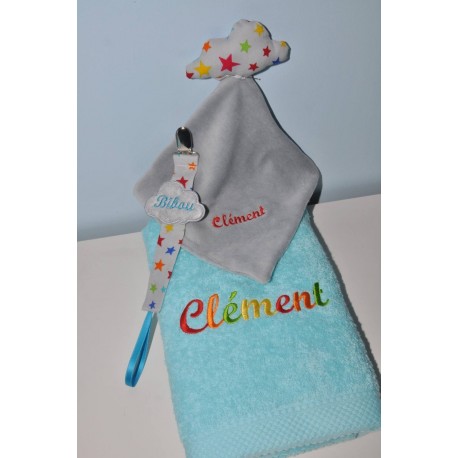 Box/coffret cadeau naissance:Doudou  avec  serviette avec attache-tétine  personnalisées brodée pour naissance,anniversaire,noel