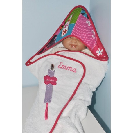 Box cadeau naissance:sortie/cape de bain avec attache-tétine personnalisées brodées au prénom de bébé coffret