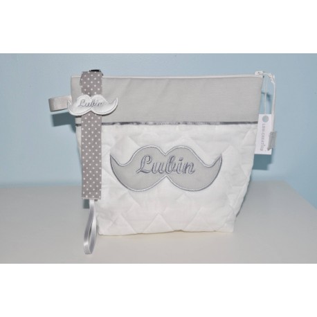 Box cadeau:Trousse de toilette moustache avec attache-tétine/sucette moustache enfant ou bébé personnalisée brodée