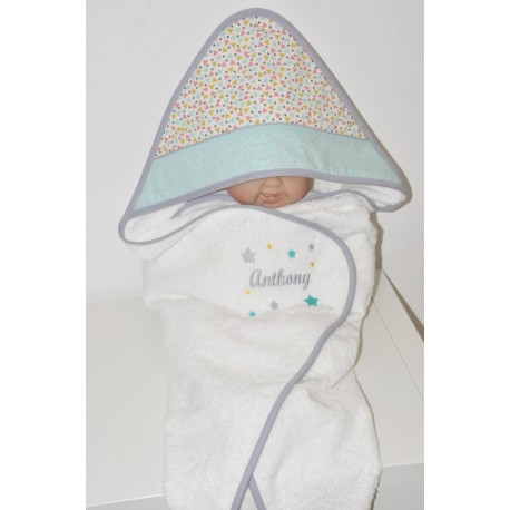 cape de bain / sortie de bain bébé grise/turquoise personnalisée avec étoiles et prénom brodés