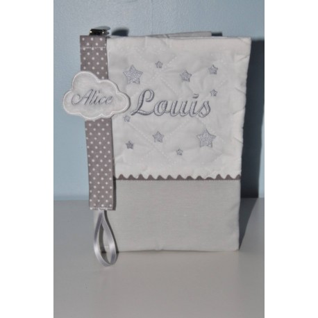 prénom Box cadeau naissance: protège-carnet de santé gris avec attache-tétine/sucette nuage brodées personnalisées brodé au nom